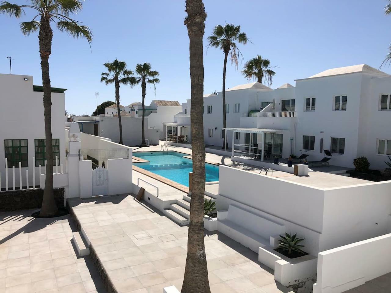 Apartamento Sea Breeze With Shared Pool And Near The Beach Costa Teguise Exterior foto