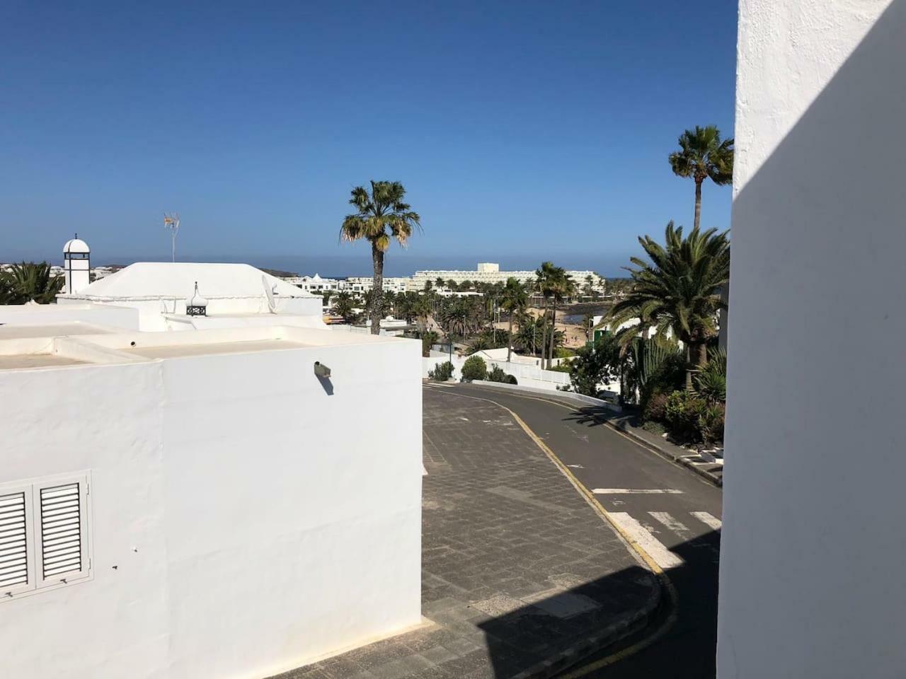 Apartamento Sea Breeze With Shared Pool And Near The Beach Costa Teguise Exterior foto