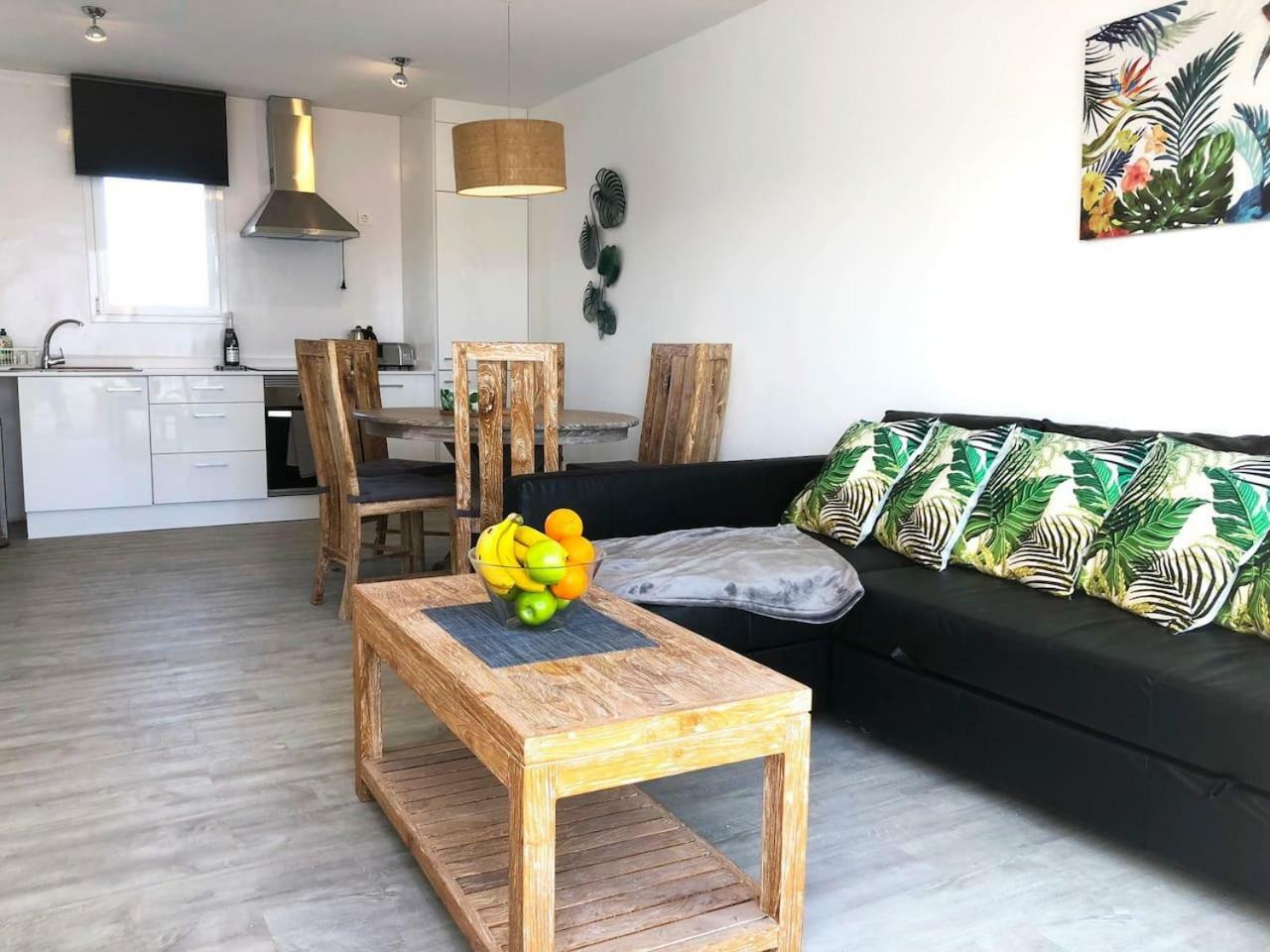 Apartamento Sea Breeze With Shared Pool And Near The Beach Costa Teguise Exterior foto
