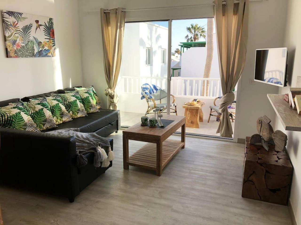 Apartamento Sea Breeze With Shared Pool And Near The Beach Costa Teguise Exterior foto